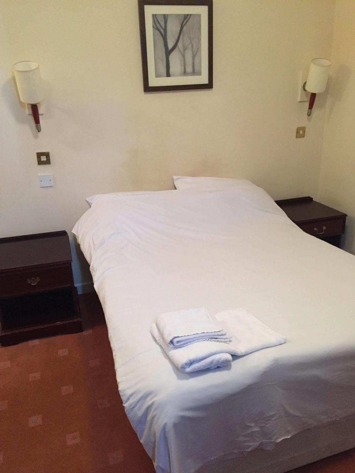 The Royal Victoria And Bull Hotel Дартфорд Экстерьер фото