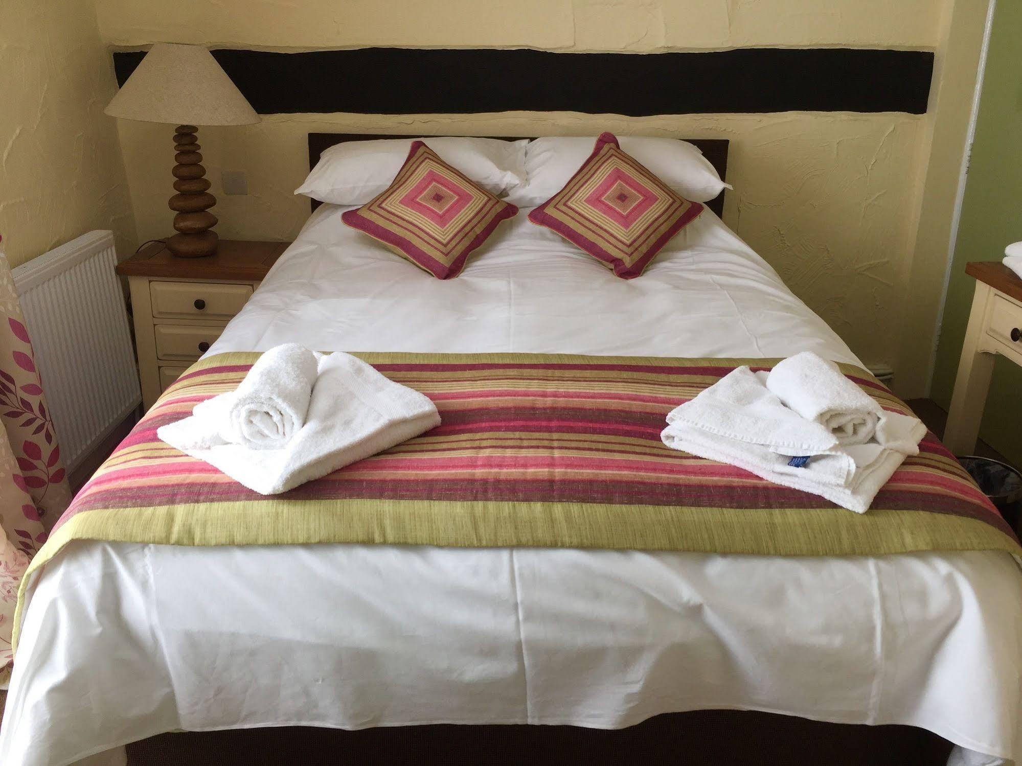 The Royal Victoria And Bull Hotel Дартфорд Экстерьер фото