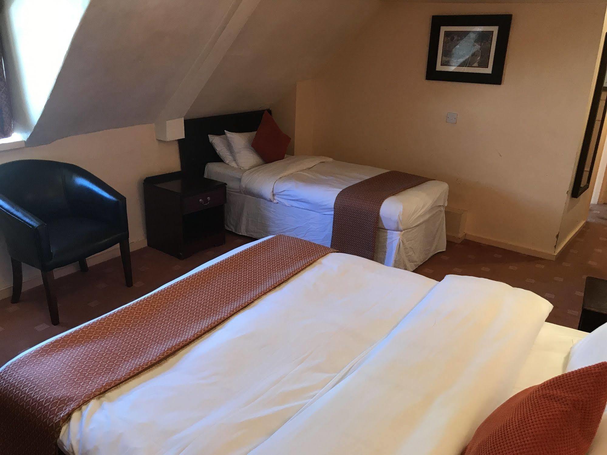 The Royal Victoria And Bull Hotel Дартфорд Экстерьер фото