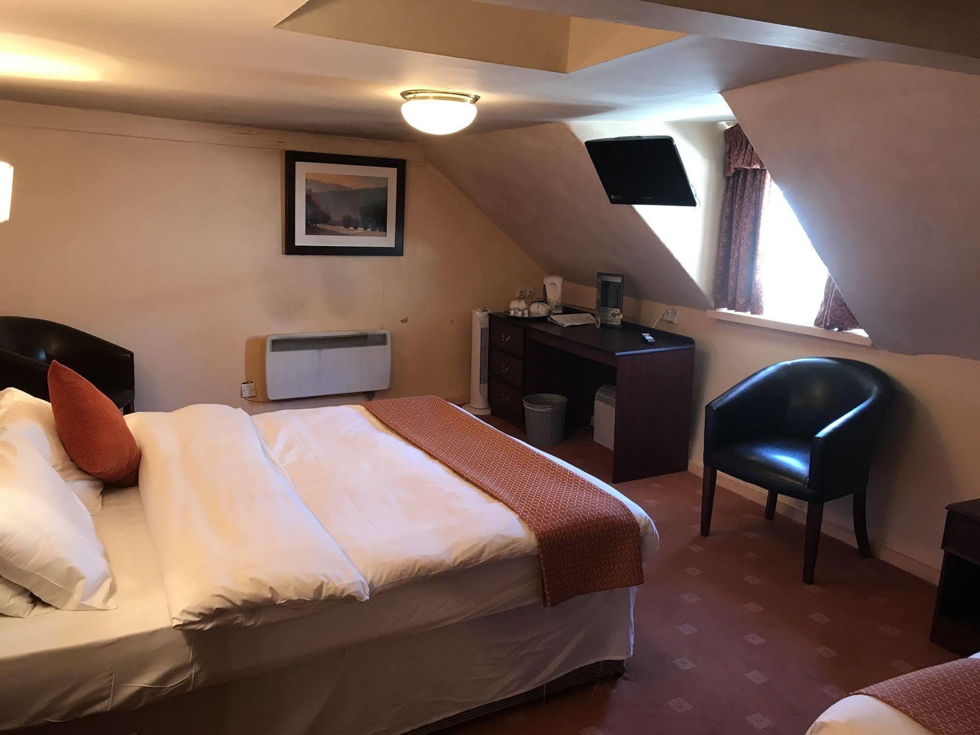 The Royal Victoria And Bull Hotel Дартфорд Экстерьер фото