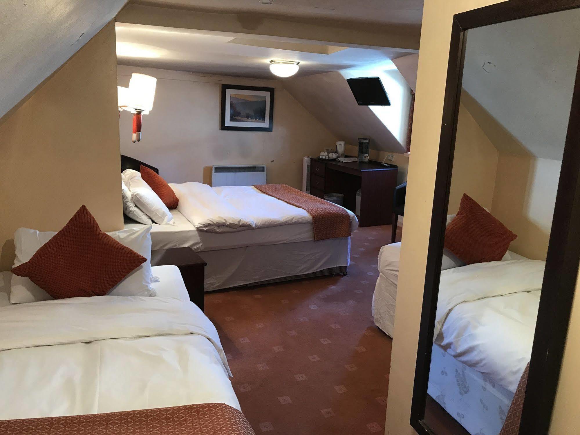 The Royal Victoria And Bull Hotel Дартфорд Экстерьер фото